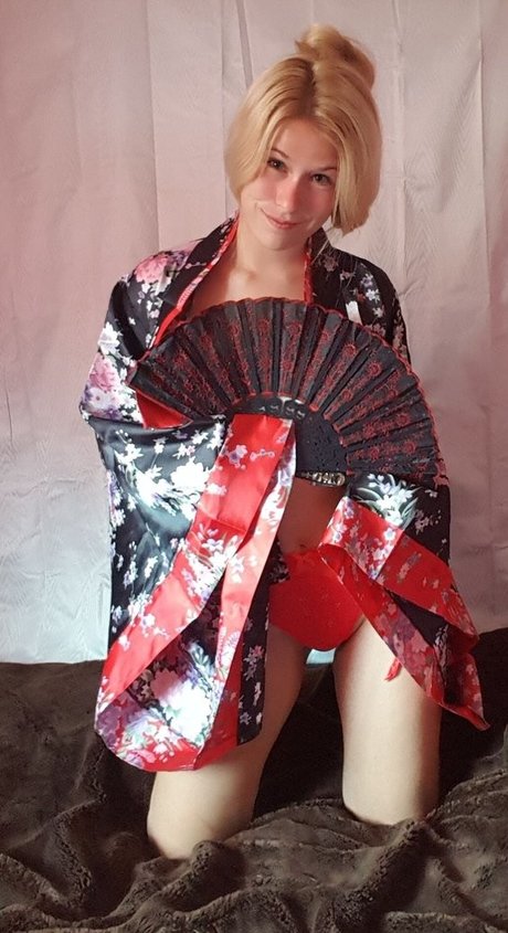 cloverarley actrice sexy images