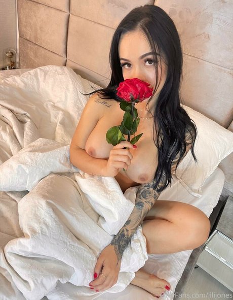 Lili Jones haut modèle des photos