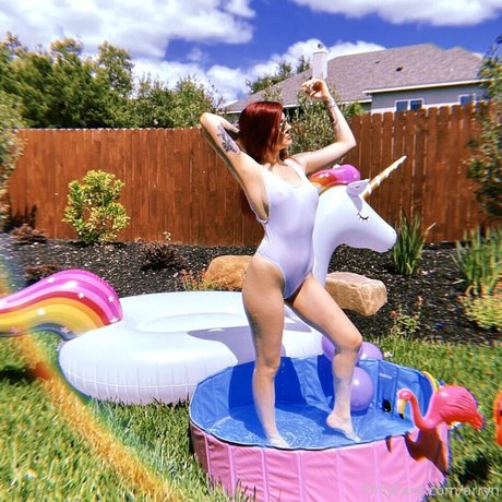 Arryn Zech modèle porno img