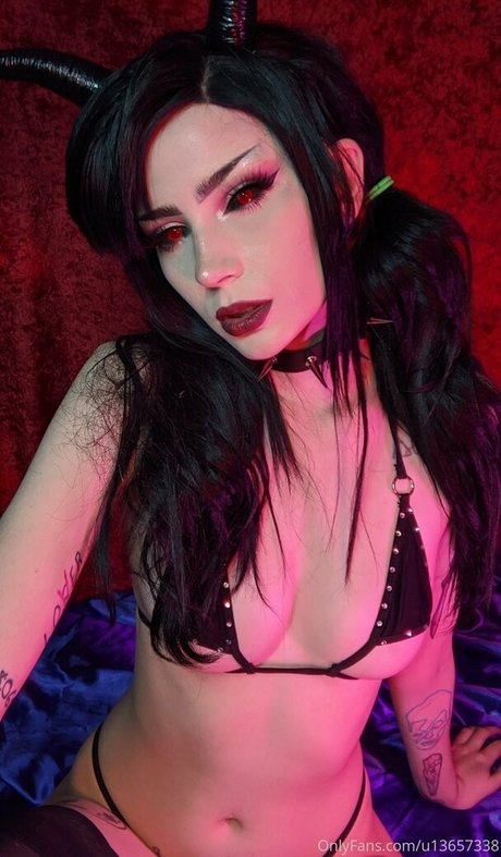 chaton courbé onlyfans haut sexy images