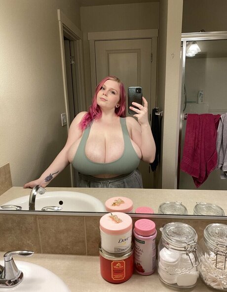 Cassie0pia modèle hd photos