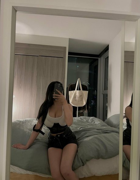 Yeonaxo jolie étoile galeries