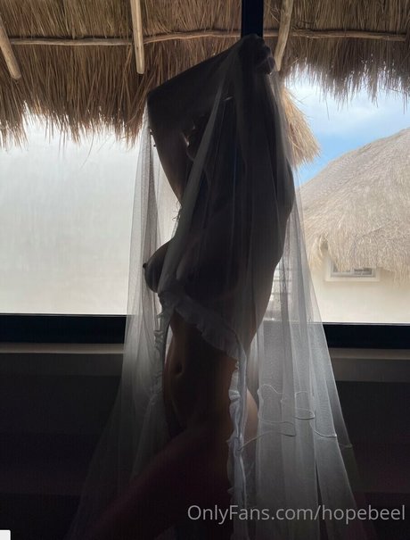 Hope Beel modèle sympa des photos