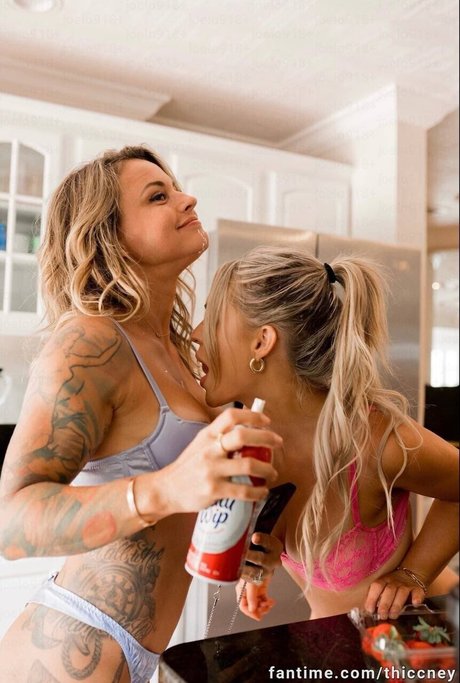 Whitney Williams art star du porno img