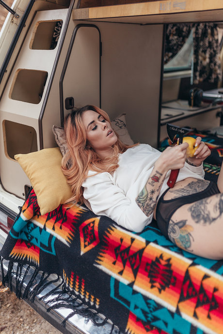 chaton courbé onlyfans assez nue galerie