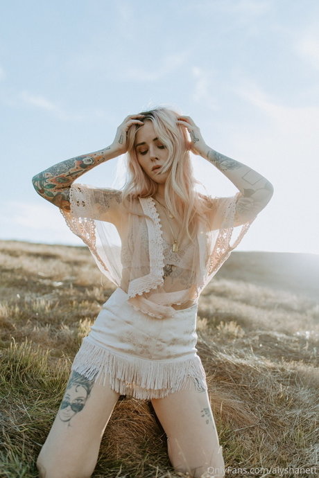 Alysha Nett modèle pornographique collection