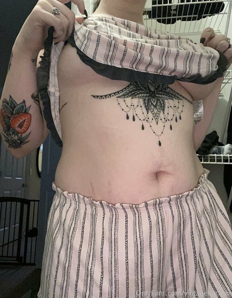 solo aux gros seins uniquementfans sympa pornographique image