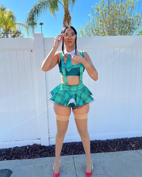 Edwina Carla Isaacs modèle de haute qualité img