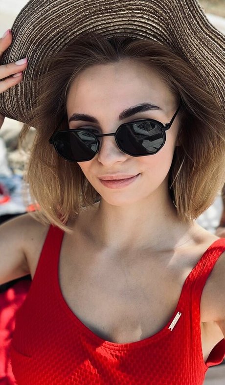 busya18plus actrice de nus photo