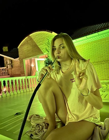 busya18plus modèle nu galeries