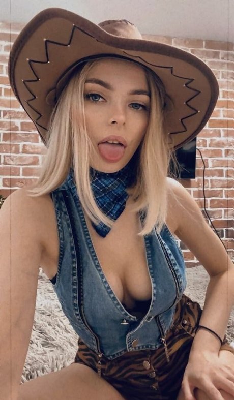 busya18plus belle actrice photos