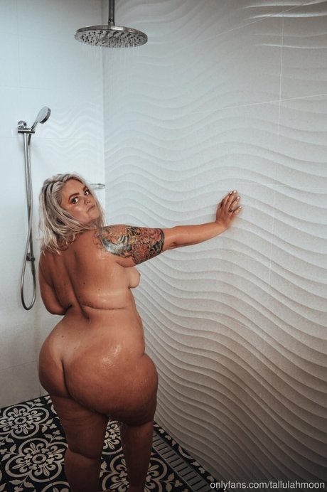 Tallulah Moon_ étoile adulte photo