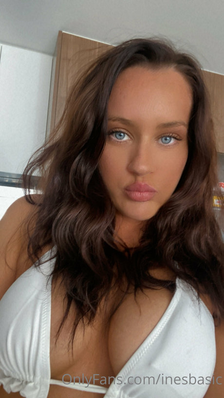 Ines Basic_ actrice de nus des photos