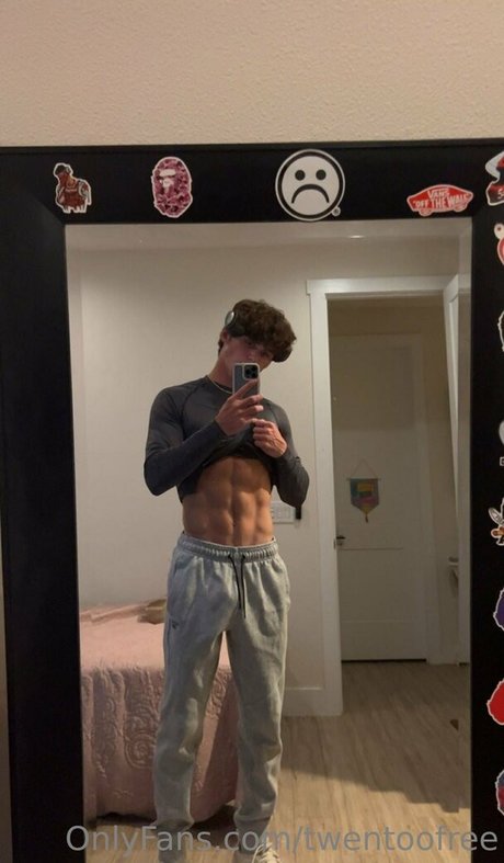 twentoofree mannequin photo