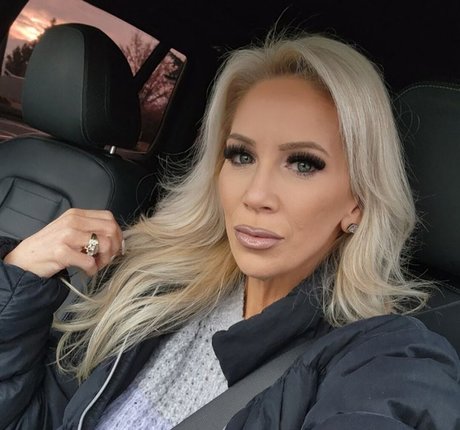 Anya XO actrice sexy images