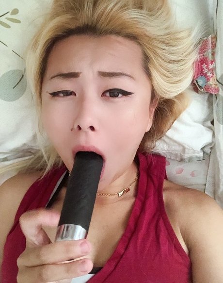 Raina Huang modèle gratuit image