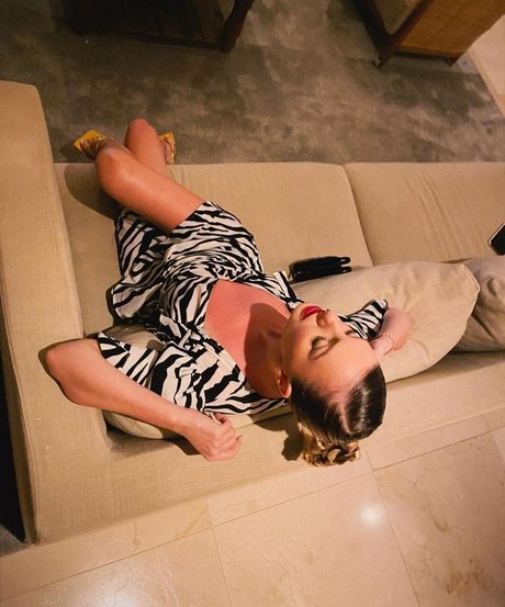 Alexandra Stan star du porno adulte image