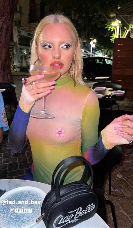 Alexandra Stan joli modèle image