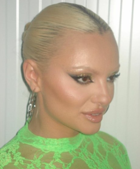 Alexandra Stan étoile magnifique galeries