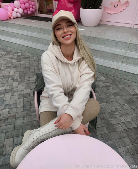 curvy model kate top star collection