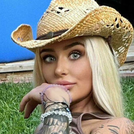 ashleywolfxo actrice sexy photos