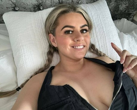 Maci Carter modèle parfait des photos