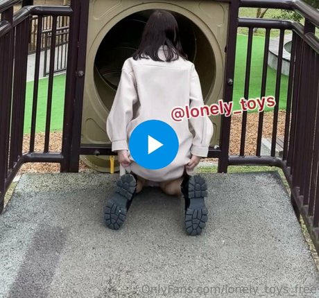 lonely toys free modèle nu photo