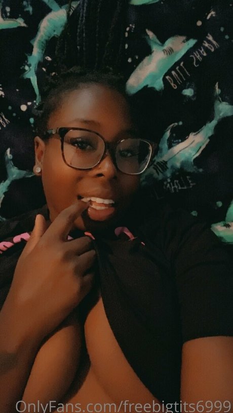 freebigtits6999 modèle adulte image