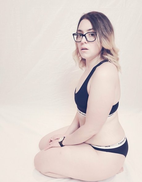 Innocenthotwifexxx star du porno en haute qualité galeries