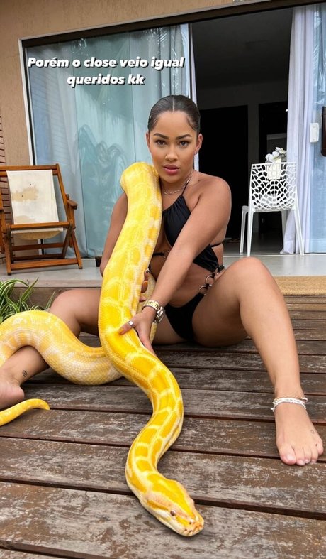 Vitoria Kelly nus étoiles galeries