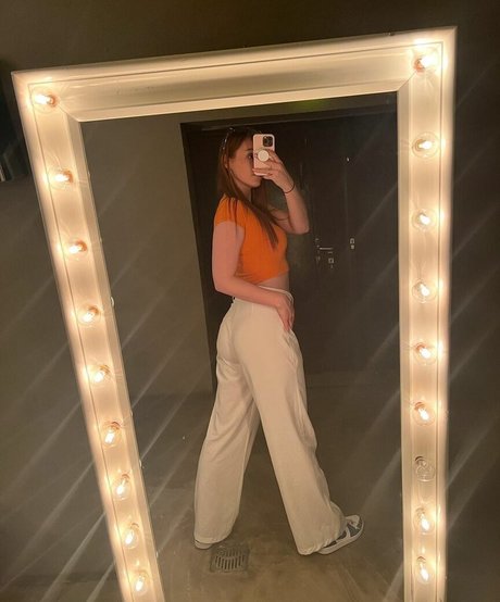 ado asiatique solo onlyfans nu de haute qualité galerie