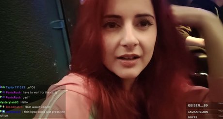 AnnieFuchsia modèle érotique image