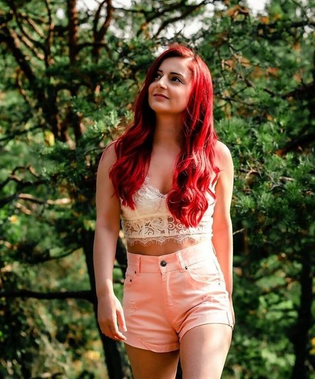 AnnieFuchsia haut étoile photos