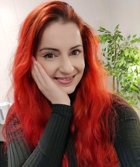 AnnieFuchsia xxx étoile galeries