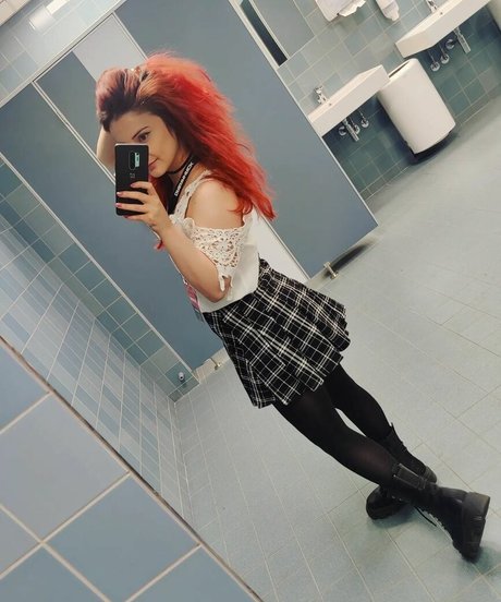 AnnieFuchsia modèle pornographique img