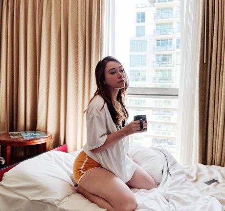 Ayytrae actrice porno images