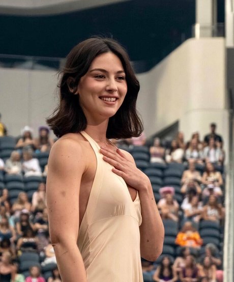 Gracie Abrams nus star du porno images