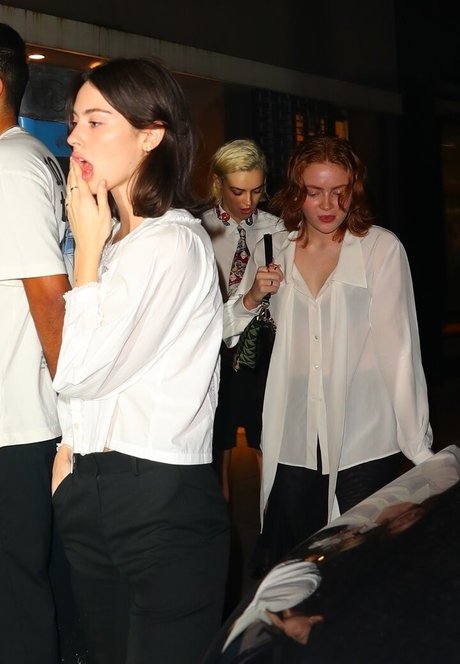 Gracie Abrams modèle nu galeries