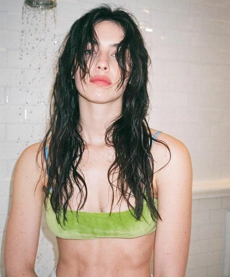 Gracie Abrams actrice érotique photos