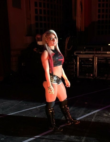 Alexa Bliss modèle pornographique galerie