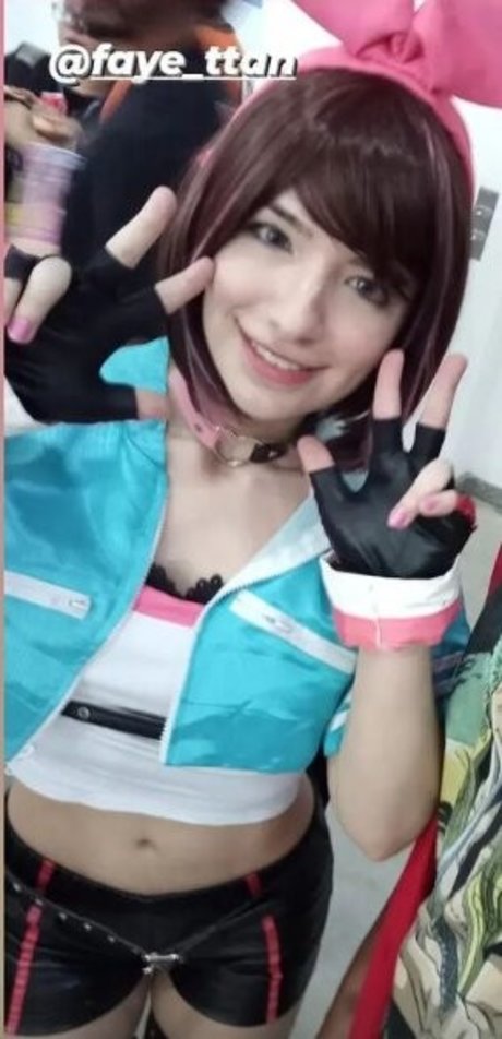 Faye Tan star du porno chaud image