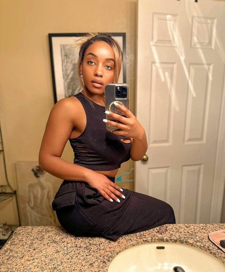 Lily Starfire star du porno adulte archive