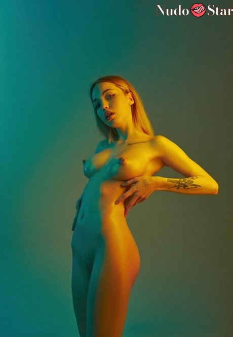 Jenny Kitty modèle hd photos