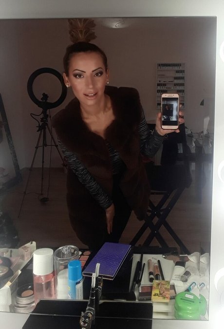 Marinela Adalbertova modèle galeries