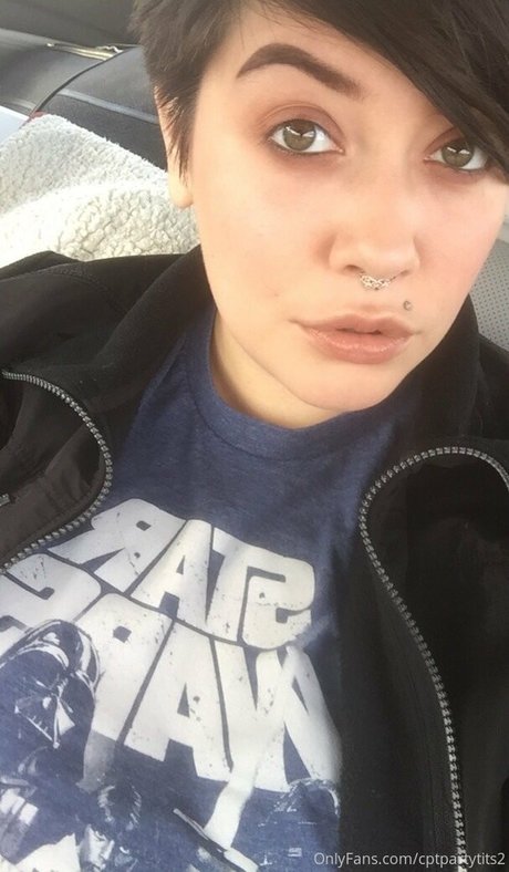 cptpartytits modèles nus photo