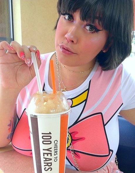 cptpartytits art modèle des photos