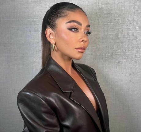 Sarah Hyland modèles nus archive