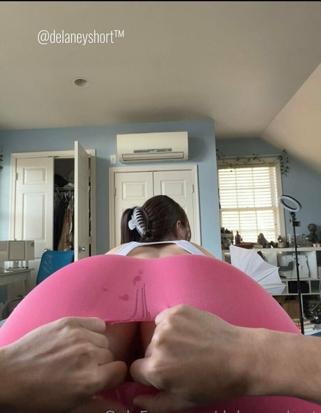 delaneyshort modèle nu photos