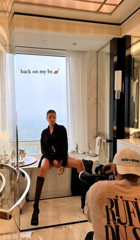 Ella Balinska mannequin image