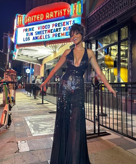 Ella Balinska star du porno en haute qualité archive